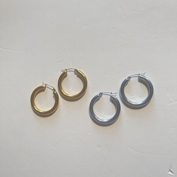 Claire's Set of 2 Pairs of Hoop Earrings Gold & Silver - Picture 2 of 7